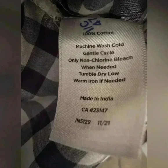 Talbots Womens Navy/White Gingham Button Down with Floral accents. Size Medium - Picture 7 of 7